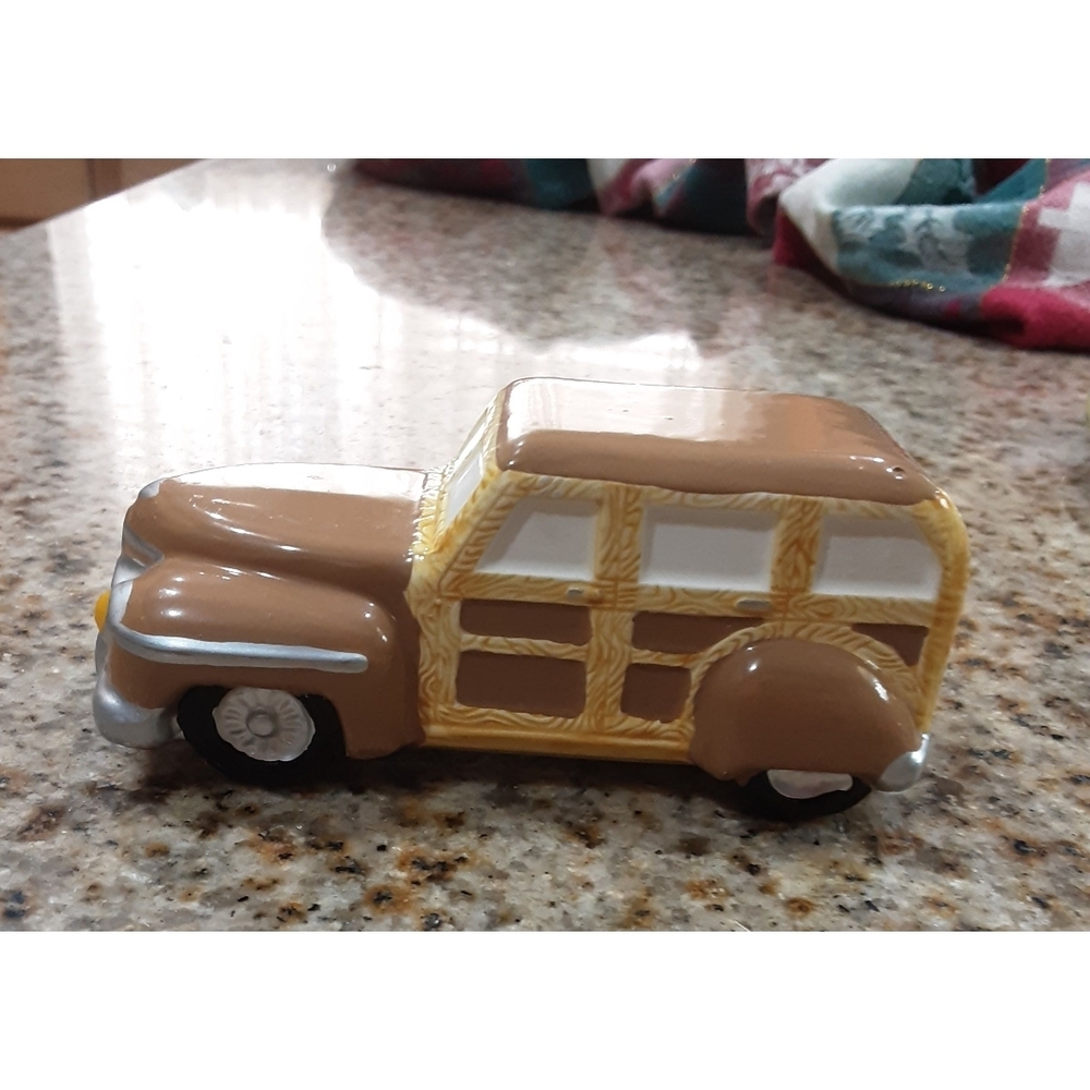 Department 56 Snow Village Series Woody Station Wagon